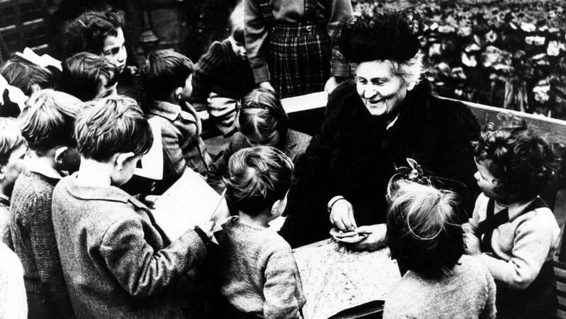 Phương pháp Montessori được phát triển bởi Maria Montessori, dựa trên quan sát sự phát triển tự nhiên của trẻ.